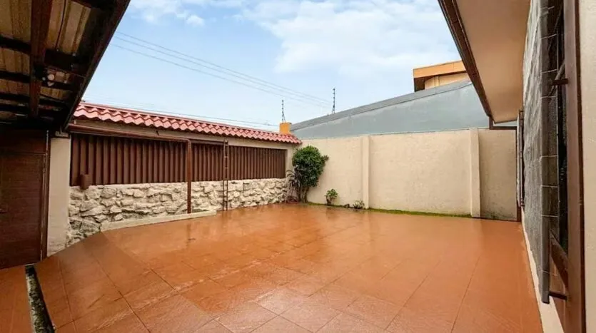 Code: 113852 Located in one of the most quiet and accessible areas of Santo Domingo de Heredia, this spacious house of a plant is ideal for those seeking comfort and privacy. With a lot ... — photo 3