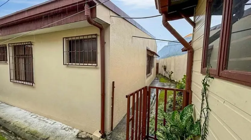 Code: 113852 Located in one of the most quiet and accessible areas of Santo Domingo de Heredia, this spacious house of a plant is ideal for those seeking comfort and privacy. With a lot ... — photo 4