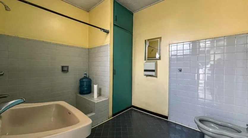 Code: 113686 This property located in Barrio Francisco Peralta, San José, is an exceptional opportunity for those looking for a large property, ideal for offices in a strategic area. ... — photo 4