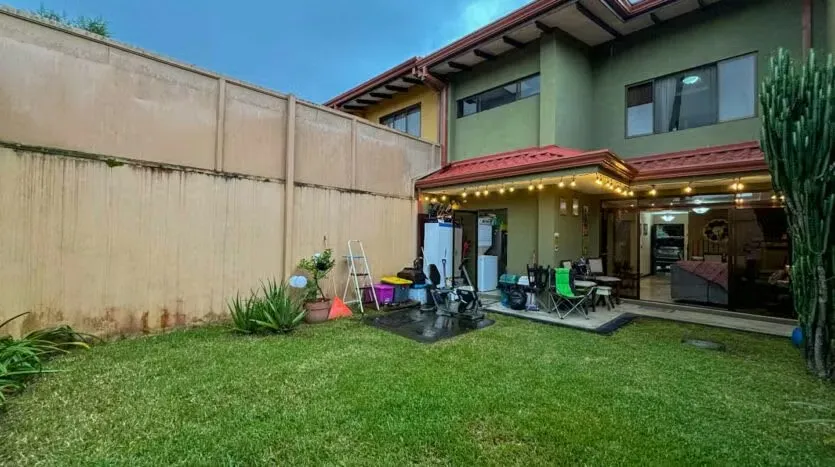 Code: 113751 This beautiful 2-storey house and 161 m2 of construction, located in the exclusive condominium in San Rafael de Montes de Oca, offers the perfect combination of comfort and ... — photo 2