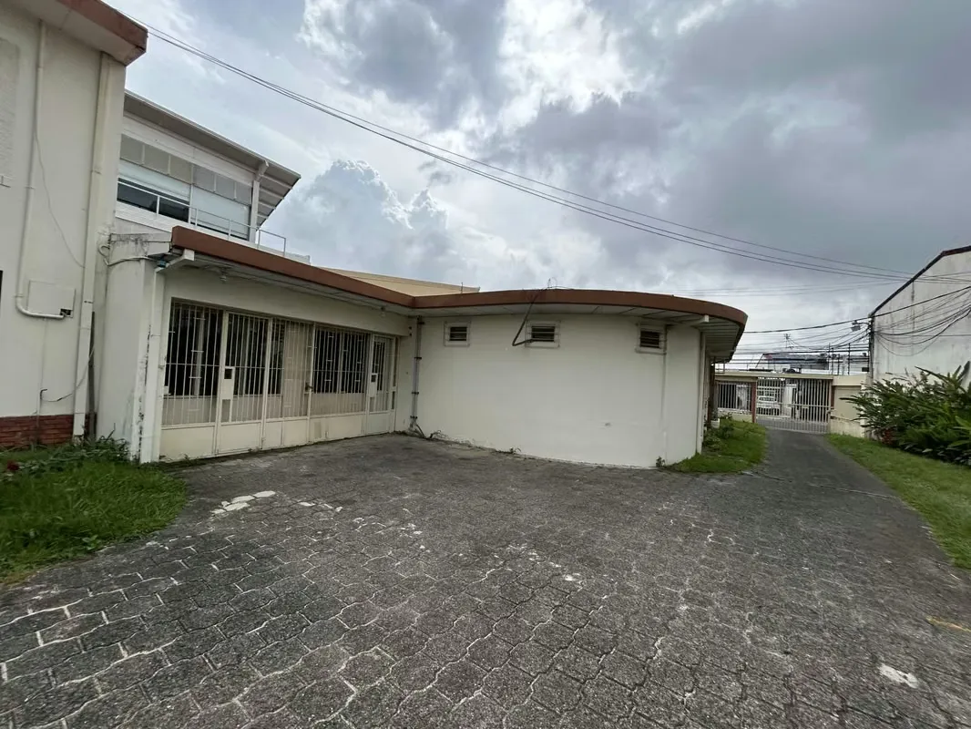 Excellent property located in Sabana Sur for rent.