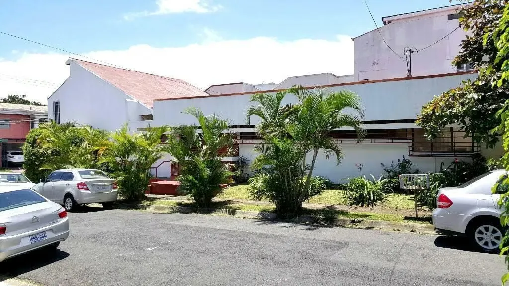 Casa en venta, Yoses Sur , San José| 3 hab. | 296 m² terr.| 320 m² const |4 vehículos