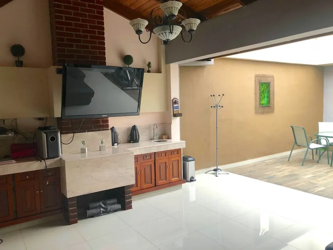 Large House for Sale in Heredia — photo 2