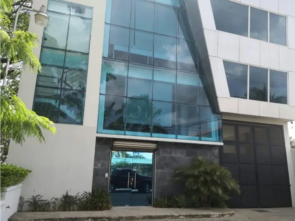 Construcción: 960 m2 (630 m2 de oficinas y 330 m2 de bodegas) — photo 3