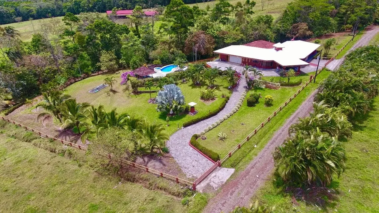 Casa en venta en San Carlos, amueblada, piscina, rancho, jacuzzi, amplias zonas verdes