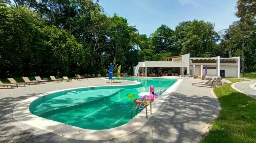 Venta de casa en condominio en Jacó.