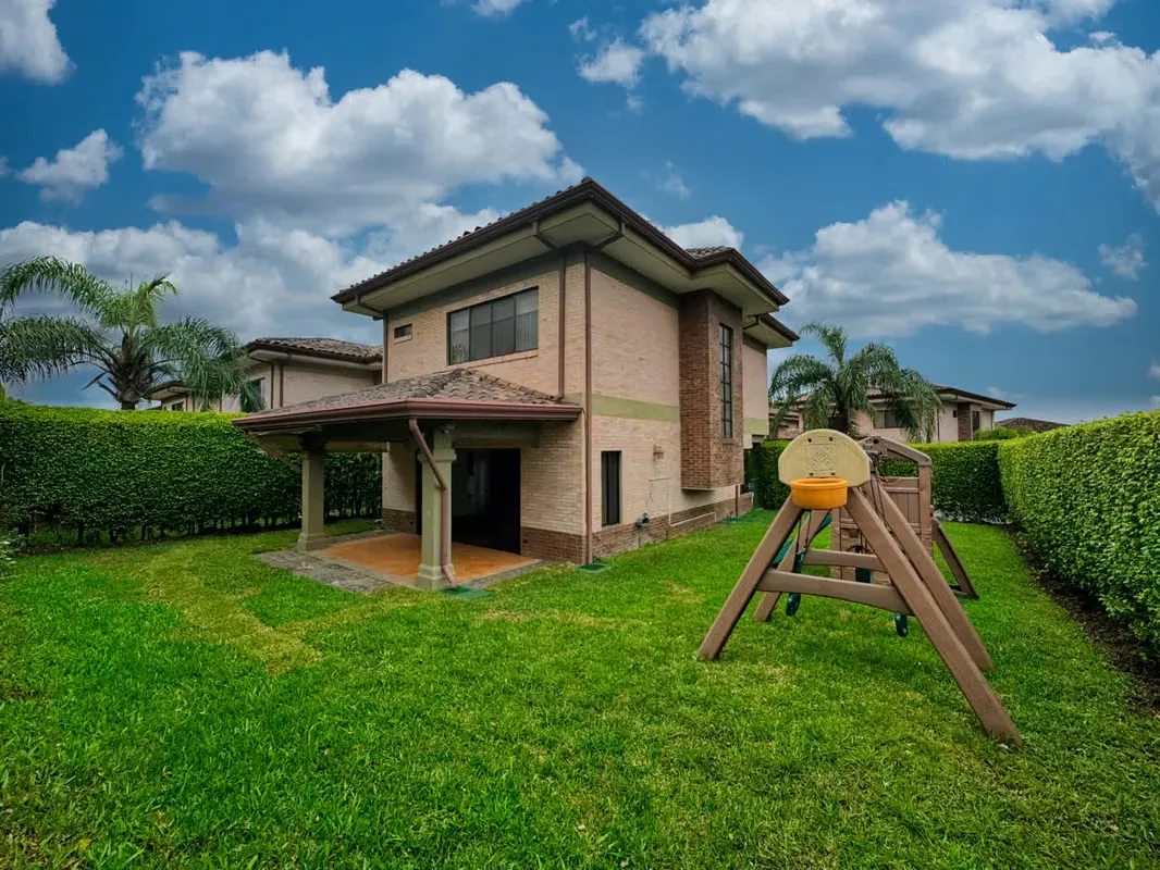 EXCLUSIVE CONDOMINIUM FOR RENT - SANTA ANA