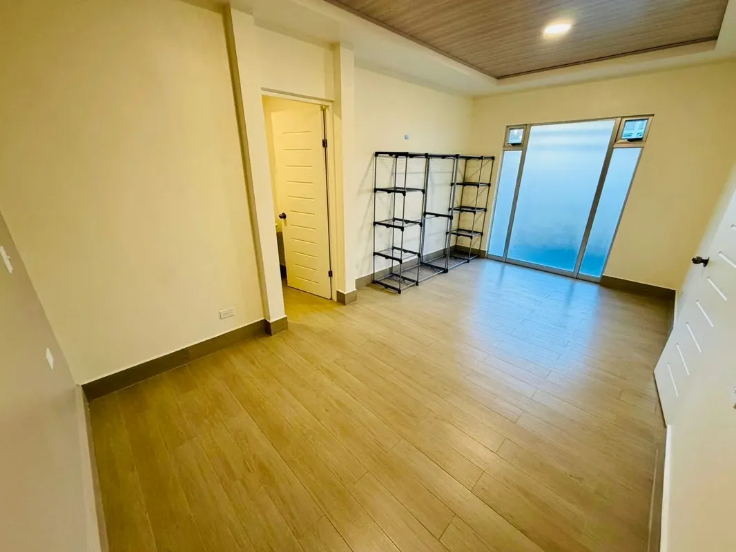 Tokyo is a modern, newly built studio apartment complex located next to the National University UNA in the María Auxiliadora neighborhood of San Pablo de Heredia, Costa Rica. Tokyo is ... — photo 2