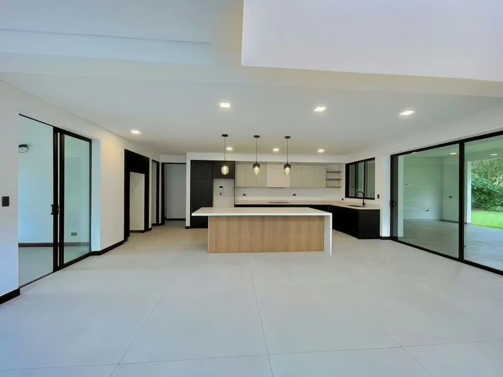 SALE OF HOUSE IN CONDOMINIUM - THE REDUCED GUÁIMA!