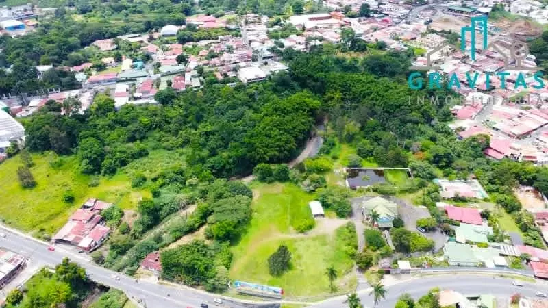 This is the largest property located in the Central Catón de Desamparados suitable for real estate or commercial development, has ...