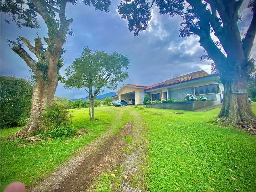 VENTA DE CASA CON PISCINA, SAN ISIDRO DE HEREDIA 35138 (IH)