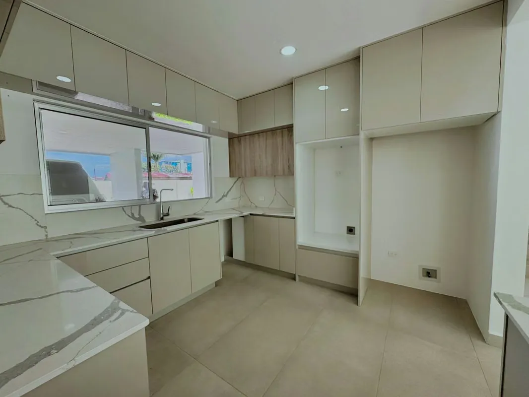 RENTAL AND SALE OF NEW HOUSE-EXCLUSIVE CONDOMINIUM IN SANTA ANA