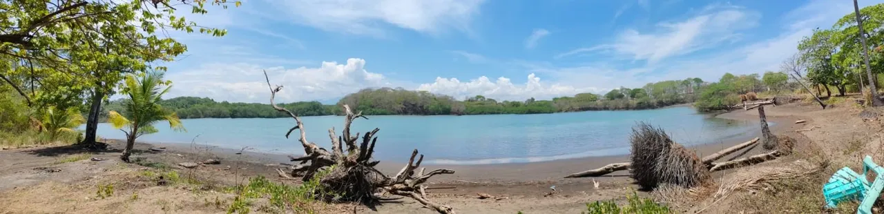 Located in the tranquil and picturesque Playa Tivives, just one hour from San José via paved road ... — photo 2