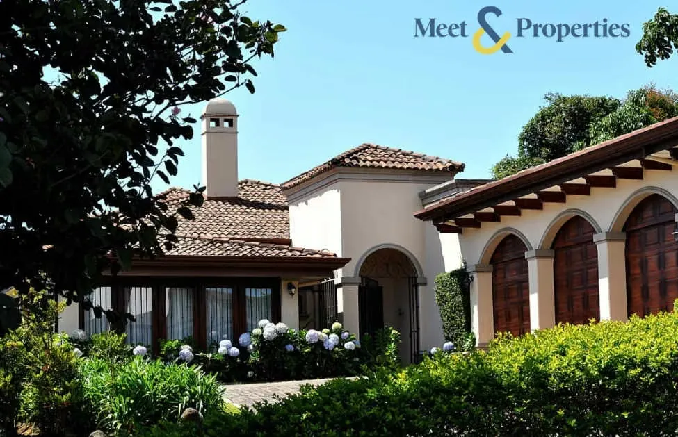 Venta de Casa en Colinas de Montealegre, Cartago – Seguridad, Espacios Amplios y Vistas Hermosas