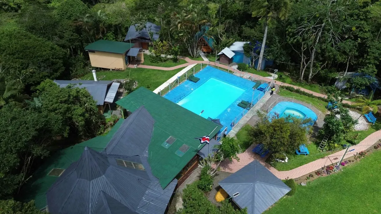Se vende hotel de montaña en San Rafael de Santa Cruz, Turrialba.