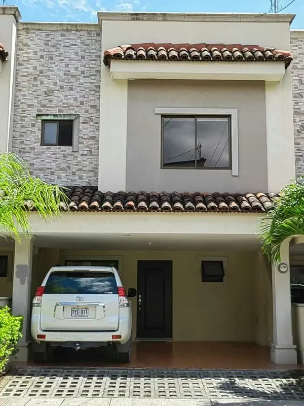 Santa Ana Hills is located in the highest commercial and residential area of the country, of very high quality and surplus value. Access in minutes to the main banks, supermarkets, ...