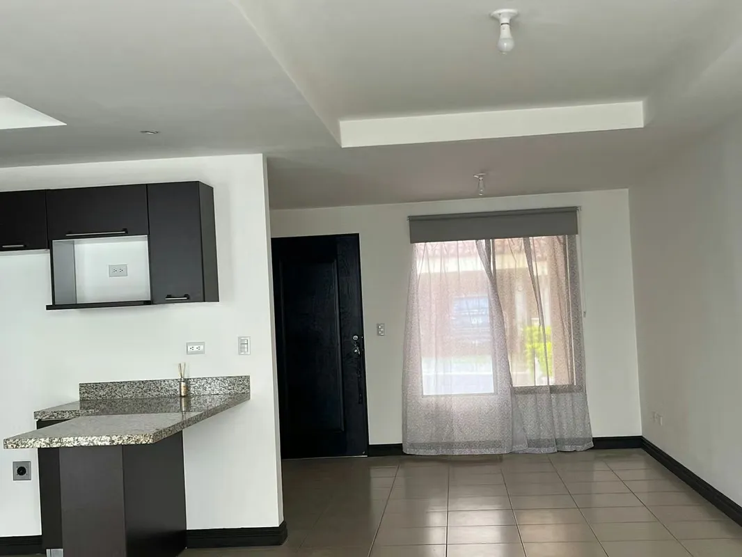 Santa Ana Hills is located in the highest commercial and residential area of the country, of very high quality and surplus value. Access in minutes to the main banks, supermarkets, ... — photo 2