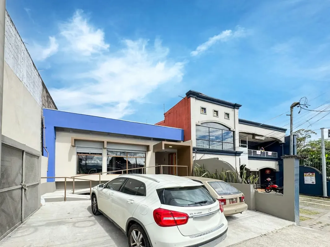 Se vende Local Comercial cerca de la U Fidélitas, San Pedro (AD).