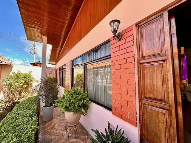 Casa de un nivel en residencial, Cartago centro