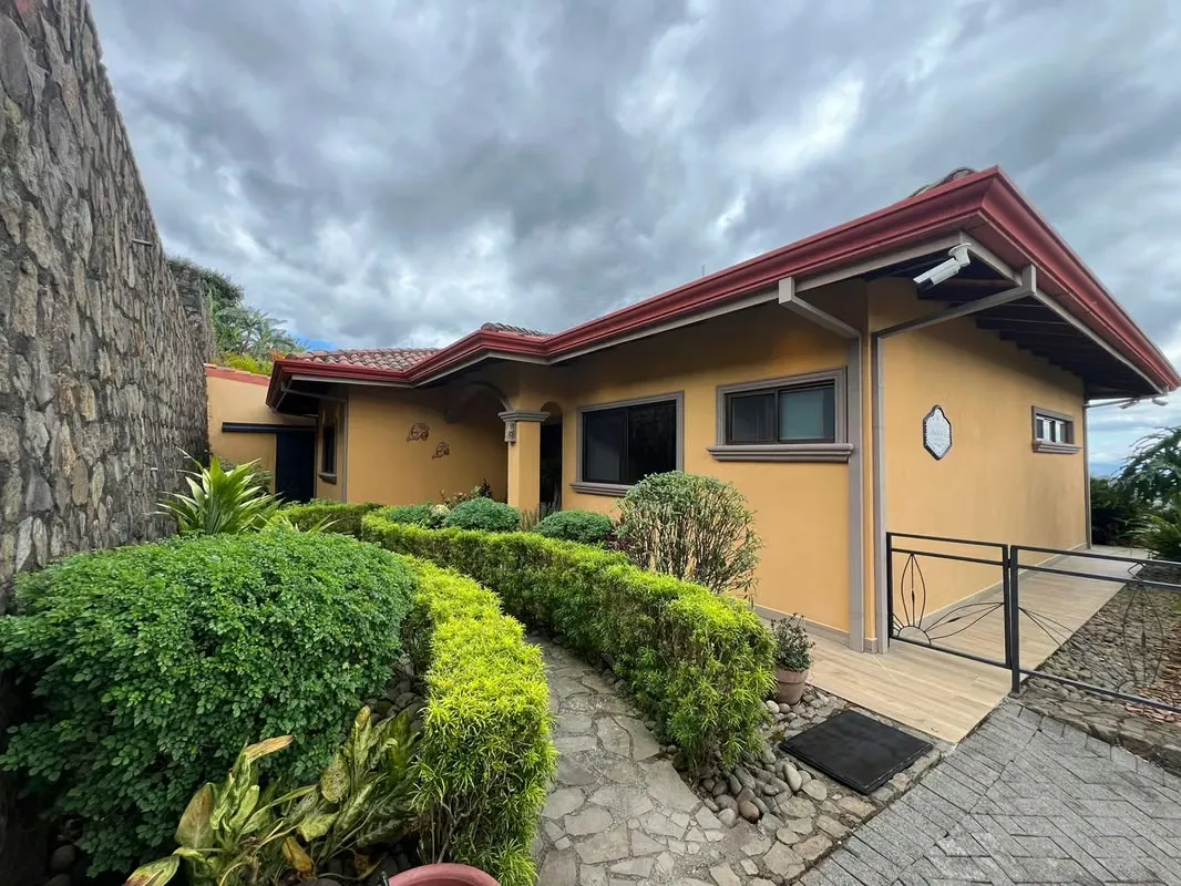 Casa en venta en Naranjo, amueblada, en comunidad cerrada, vistas espectaculares