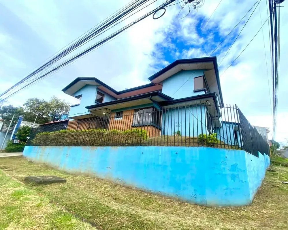 It sells large property with mixed soil use of 588 m2 of land and 300 mts2 of construction; in a privileged location of Santo Domingo de Heredia. Located in front of a main road and ... — photo 5