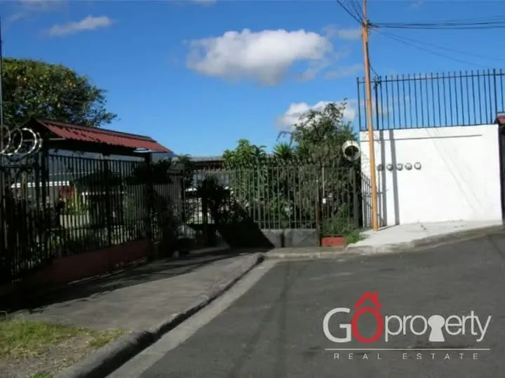 There are four (4) apartments each with an area of 60 square meters and one (1) apartment — photo 5