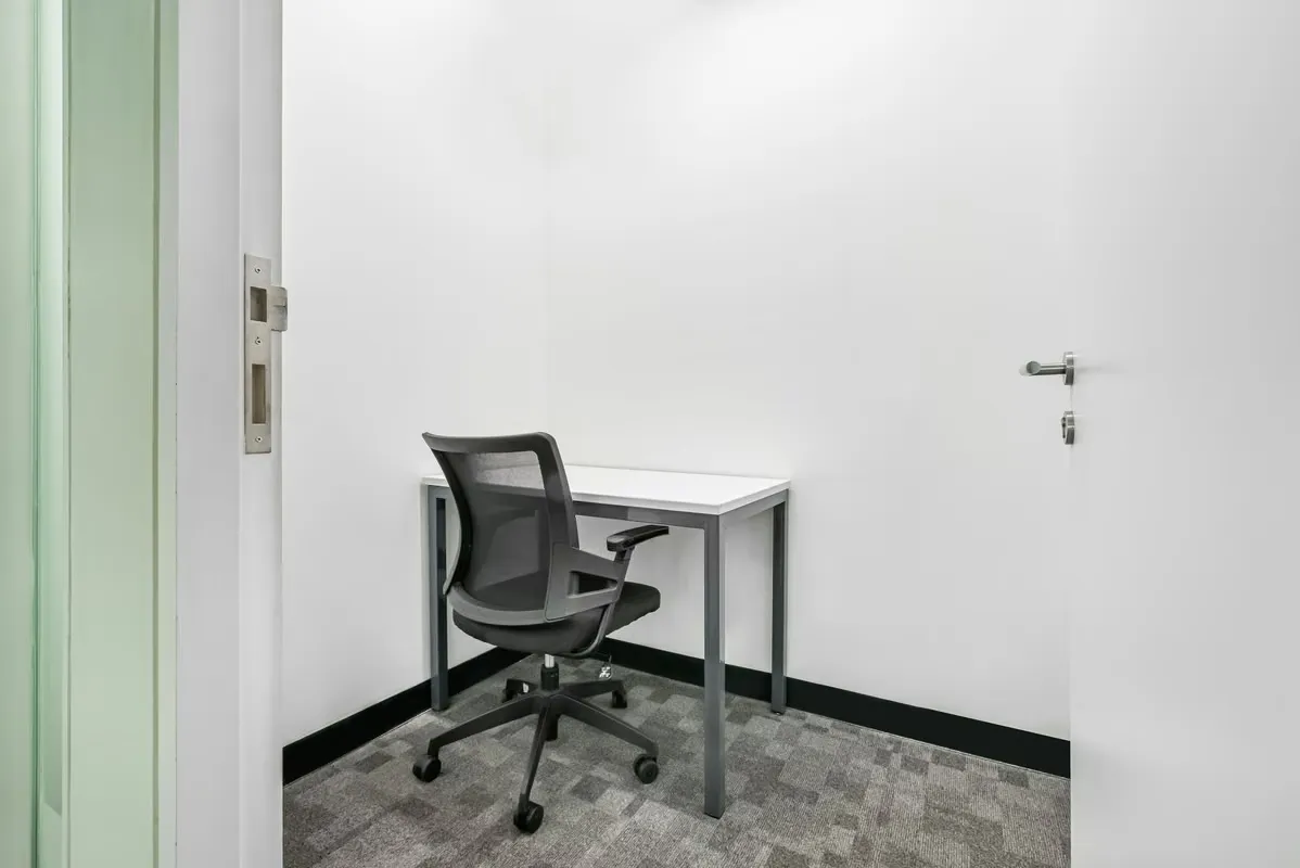 Office space in rent for 1 person in San Jose, Nucleo