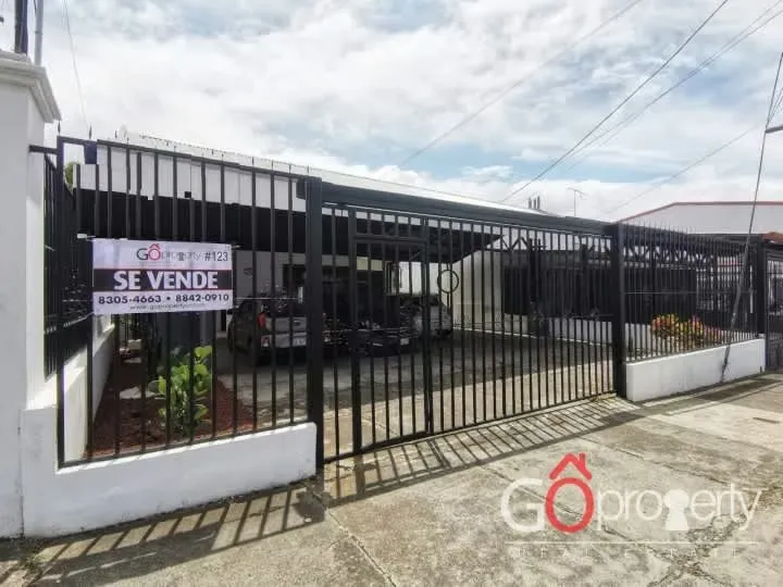 It has independent office space, with meeting room, open space, kitchen, bathroom and terrace.