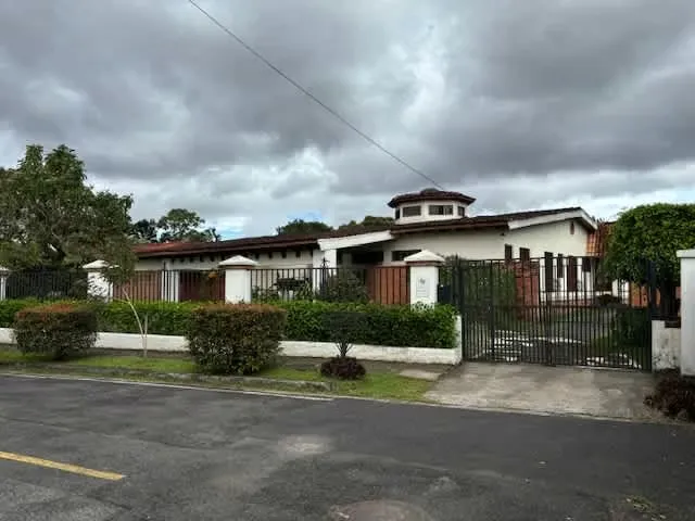 For rent in Lomas de Ayarco, Curridabat
