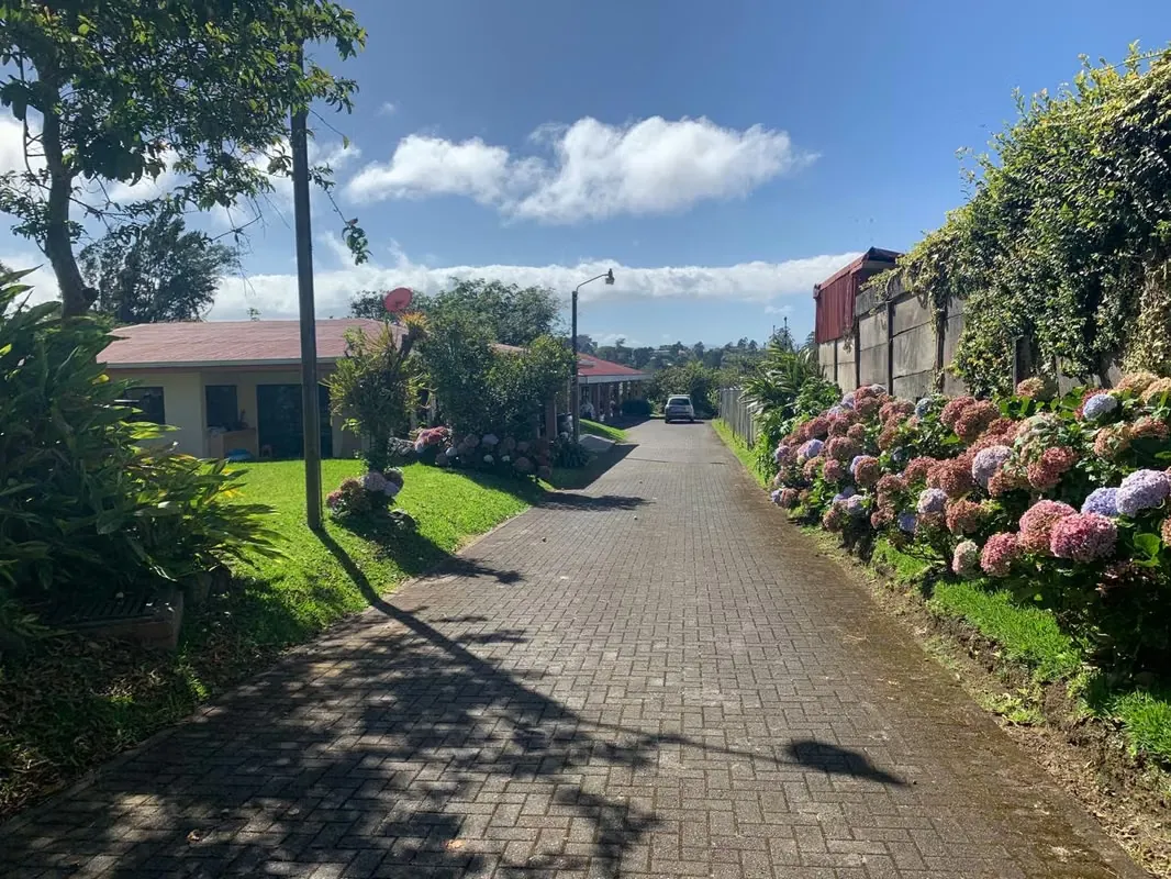 Propiedad con 2 casas y vistas, San Isidro de Heredia