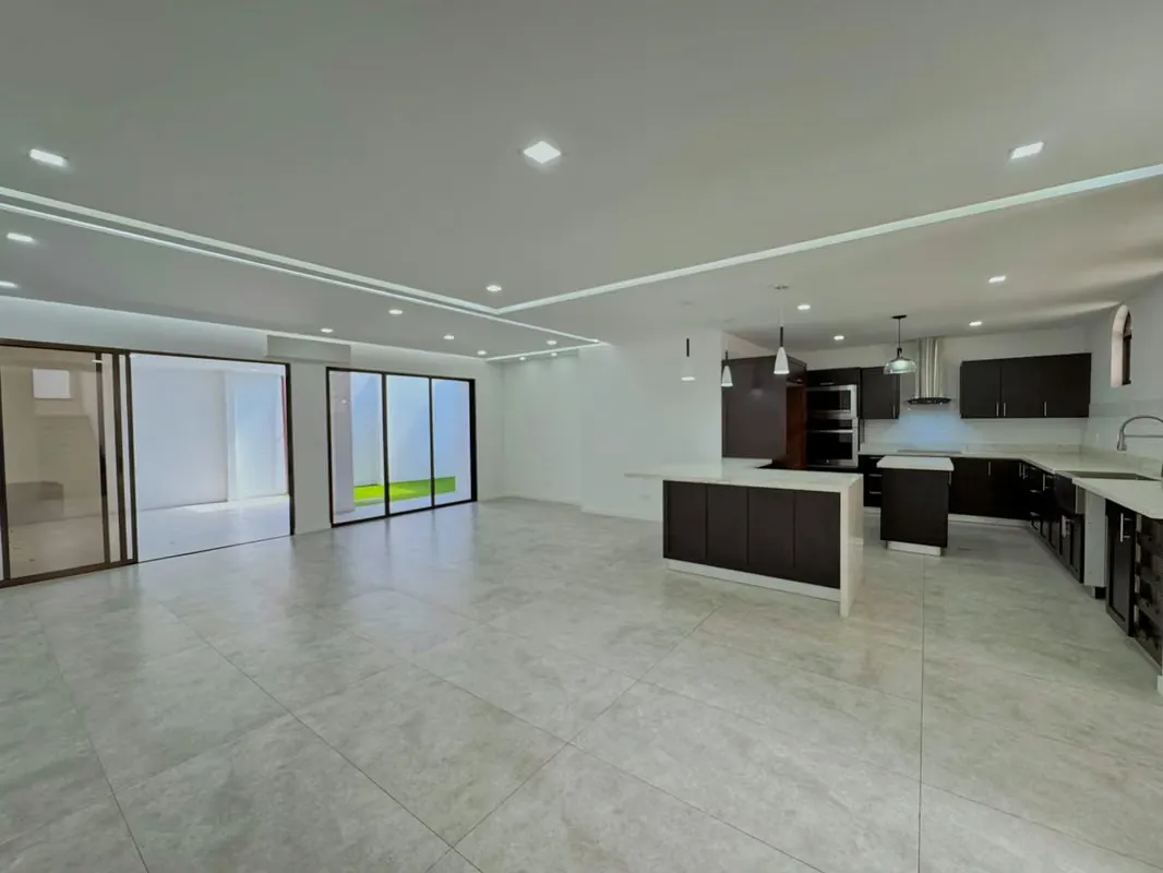 HOUSE RENTAL IN PROVIDENCE CONDOMINIUM - WELLS, SANTA ANA