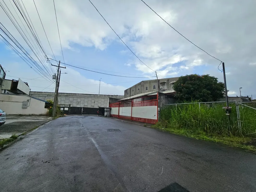 FOR SALE a concrete building with warehouse, showroom, and offices very close to downtown San Jose, Heredia, and Alajuela. ...