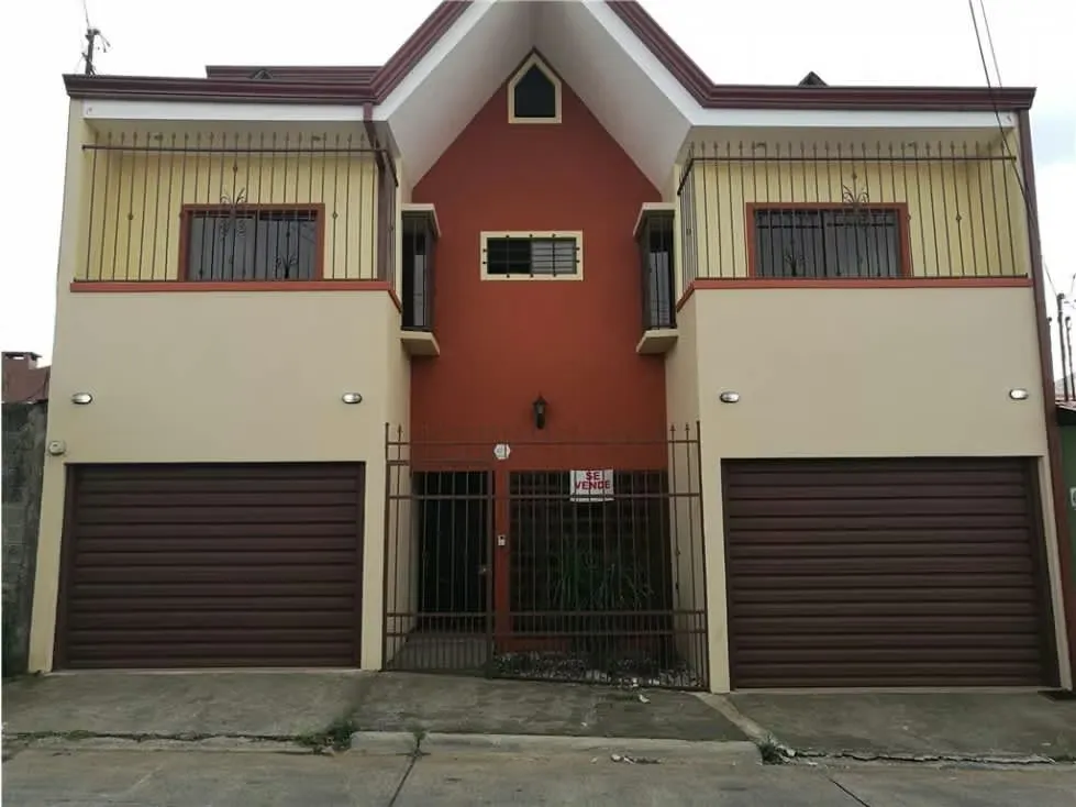 VENTA DE CASA CON PISCINA, SANTO DOMINGO, HEREDIA, QUIZARCO 23049 (IH)