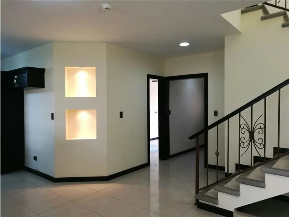 Venta de Hermosa Casa con Piscina, Residencial Quizarco, Santo Domingo de Heredia — photo 2
