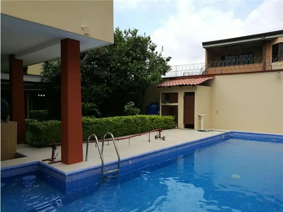 Venta de Hermosa Casa con Piscina, Residencial Quizarco, Santo Domingo de Heredia — photo 3