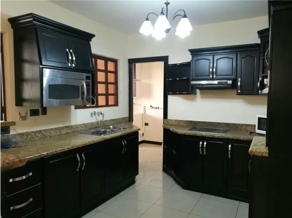 Venta de Hermosa Casa con Piscina, Residencial Quizarco, Santo Domingo de Heredia — photo 4