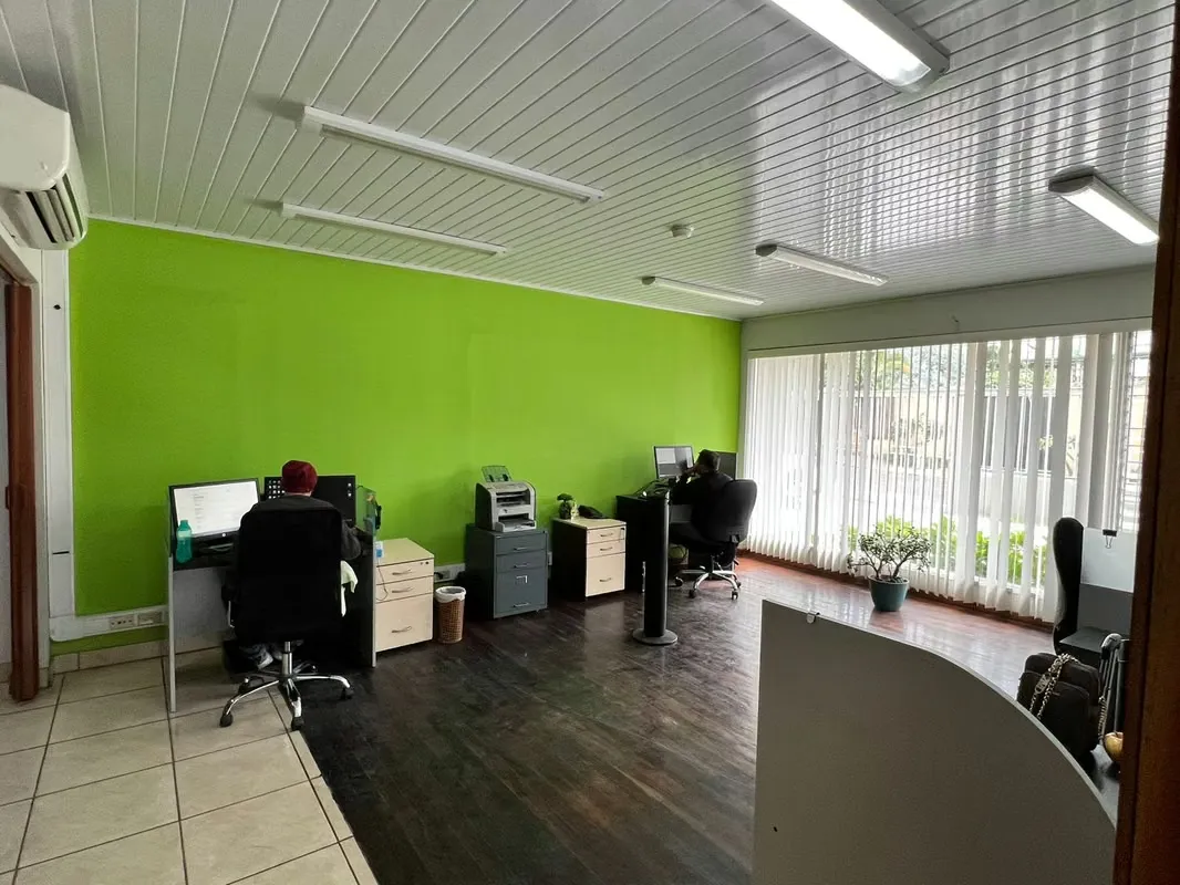 Commercial House in Escalante - Adapted for Offices.