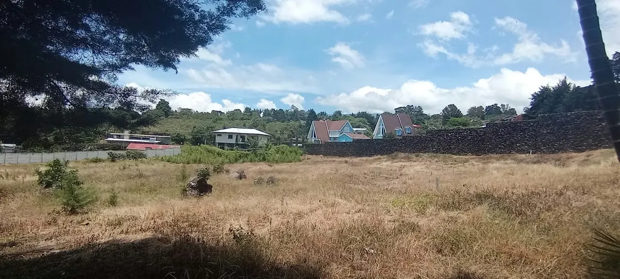 Sale of Large Lots in Residential Area with Water Availability