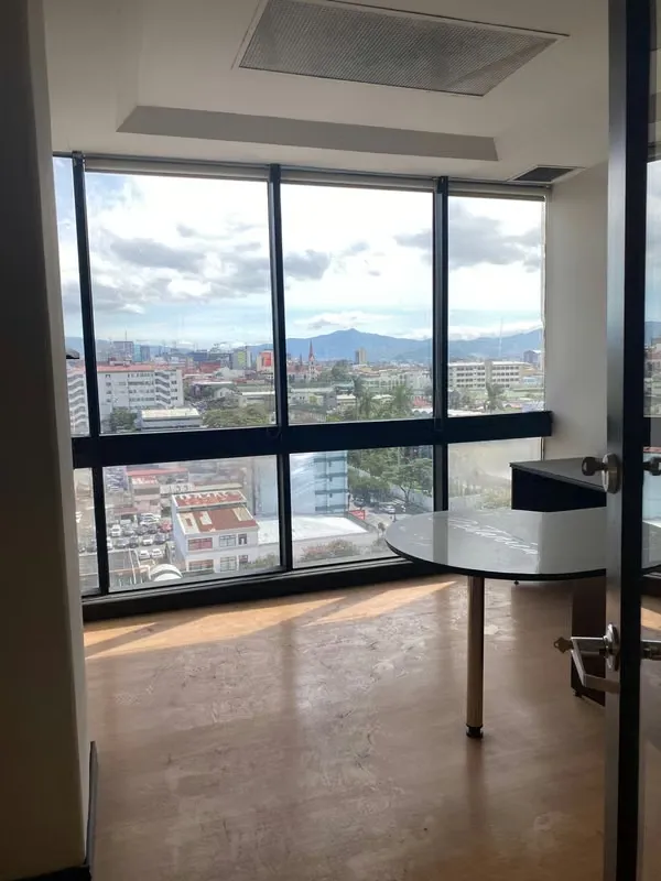 Office for Rent in Torre Mercedes 5603