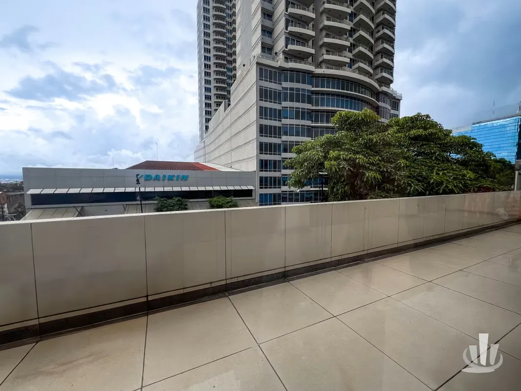 Ubicado estratégicamente en Paseo Colón, contiguo al Hotel Ambassador, esta propiedad excepcional ofrece una oportunidad única para inversionistas y empresarios que buscan un espacio ... — photo 2