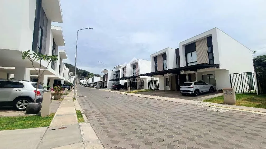 VENTA¡¡¡ POZOS SANTA ANA MODERNA CASA 3HAB/2.5 BAÑOS 2 PARQUEOS