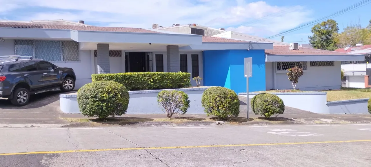 Corner Commercial House for Rent - Curridabat ID 5474