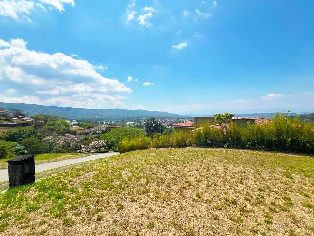 Se vende Lote en Condominio Cerro Colón, Ciudad Colón (MA).