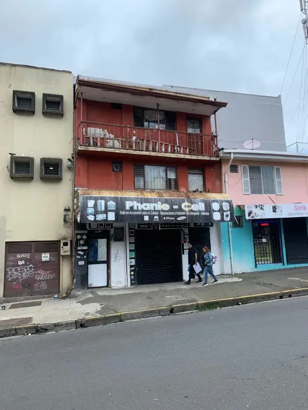 Se alquila precioso local en San José centro por las paradas de San Pedro, 60 metros cuadrados , ideal para tienda de cualquier tipo, peluquería, salón de belleza, farmacia, soda o ... — photo 3