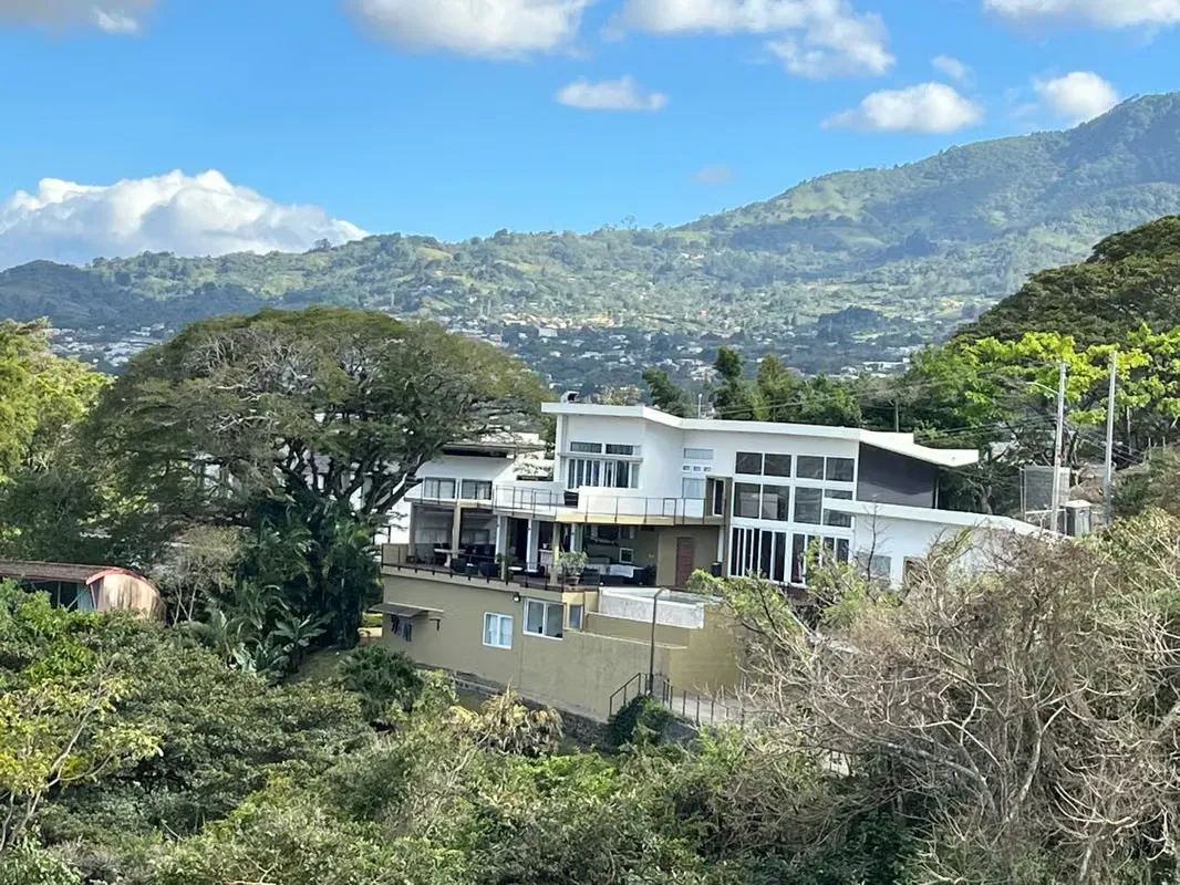 ESCAZU BARGAIN MANSION WITH VIEWS IN JABONCILLO IS FINANCED OR RECEIVED