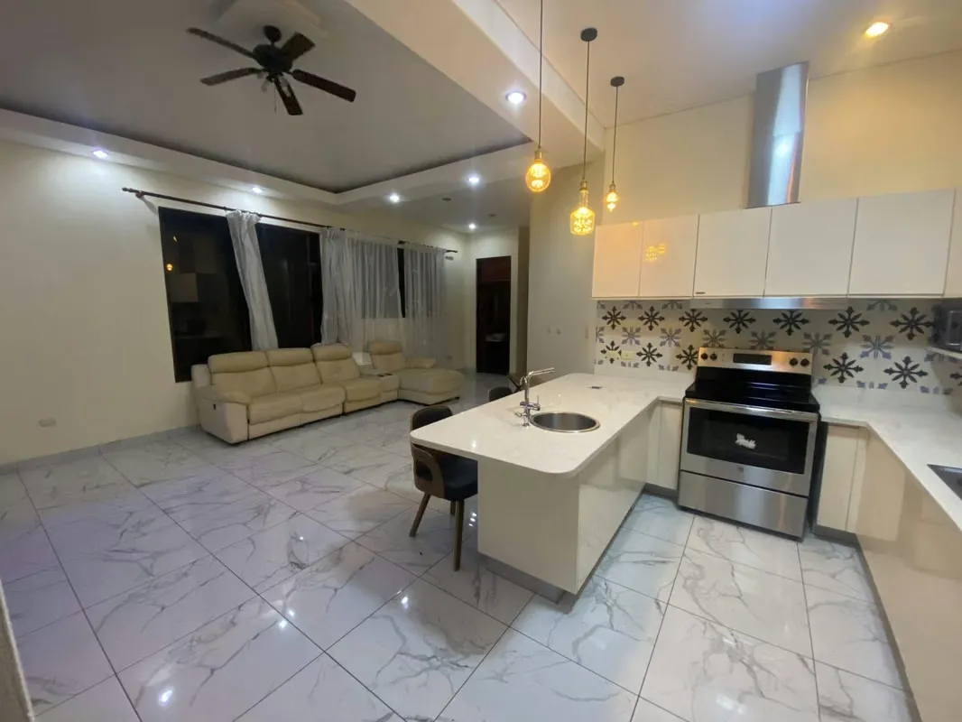 •Condominio con piscina, área de BBQ, Gym y área verde compartida.