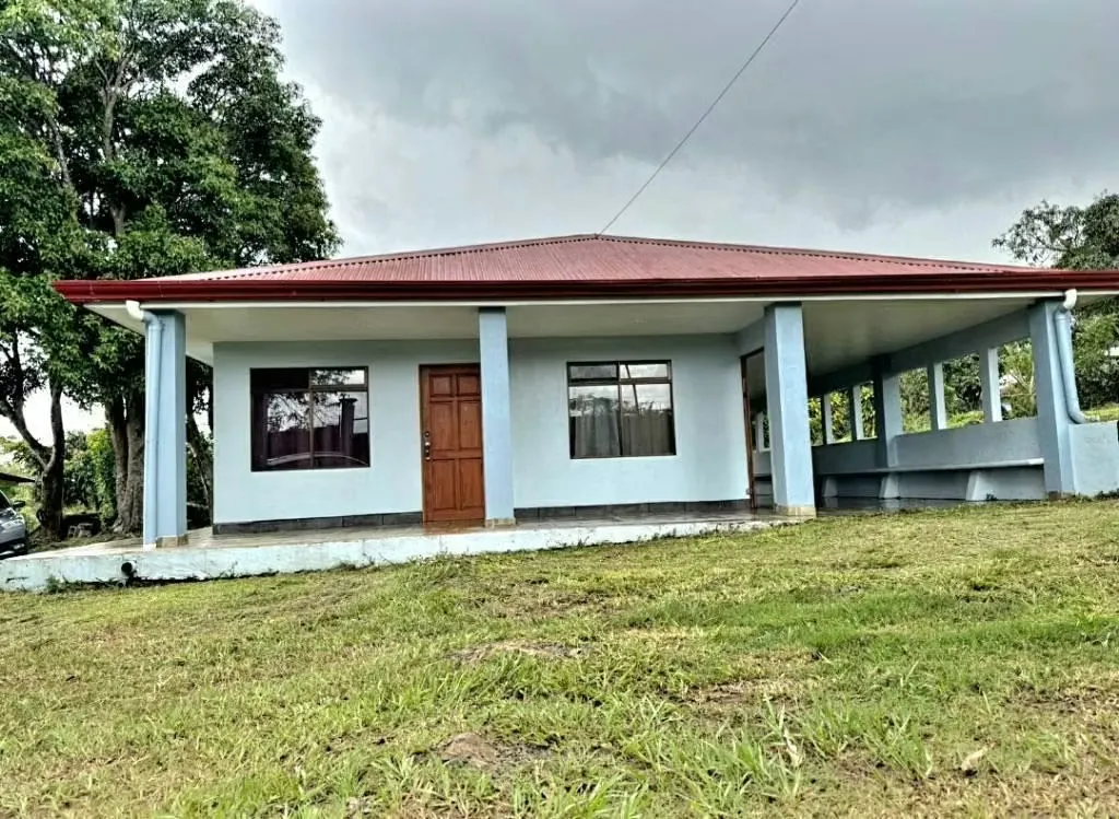 Descripción: 2 habitaciones, 1 baño, cocina, sala, comedor, amplio espacio, pet friendly. Amplio parqueo.