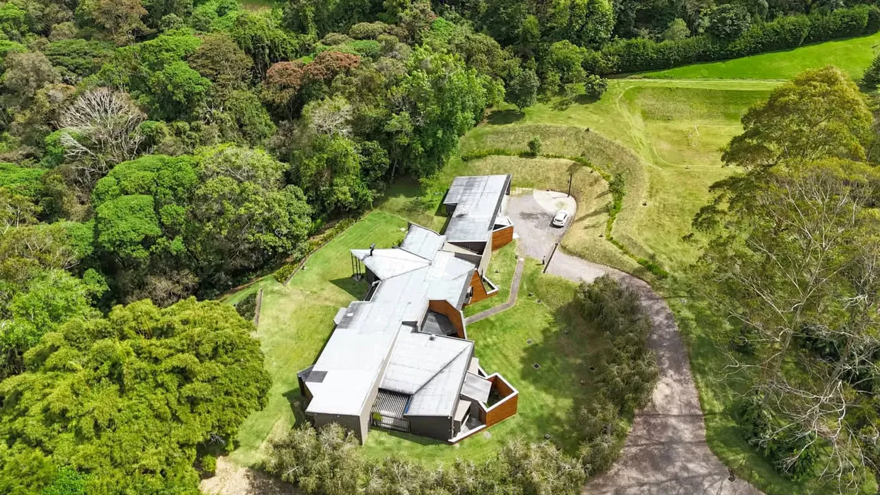 Se vende Casa de lujo, contemporánea de una planta, Tres Ríos (AD).