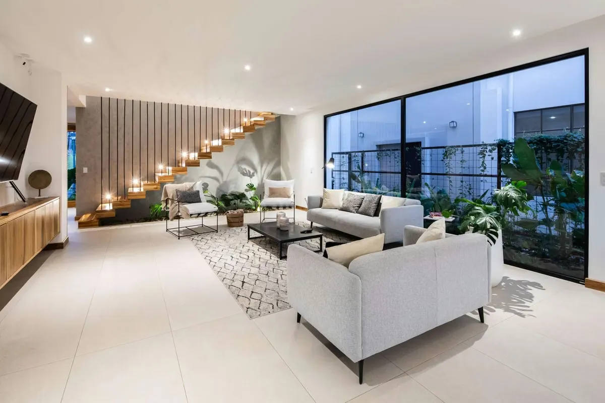 mmerse yourself in luxury and comfort in this beautiful and spacious home" Enjoy top-of-the-line finishes and a dazzling pool in this exclusive condominium, surrounded by spacious ...