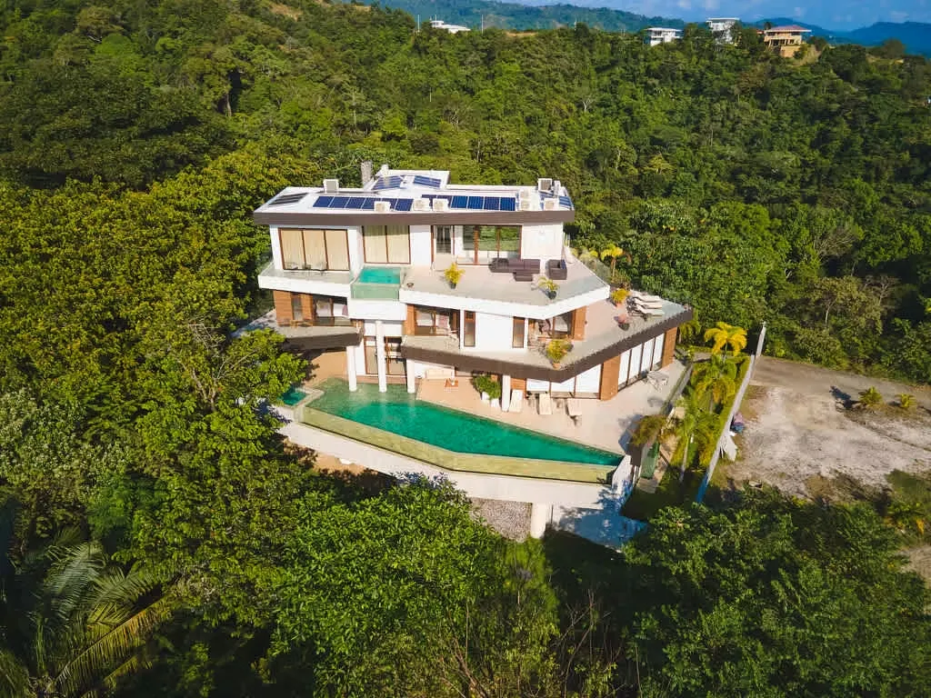 VENTA PLAYA HERMOSA IMPRESIONANTE CASA MODERNA CON TODOS LOS MUEBLES